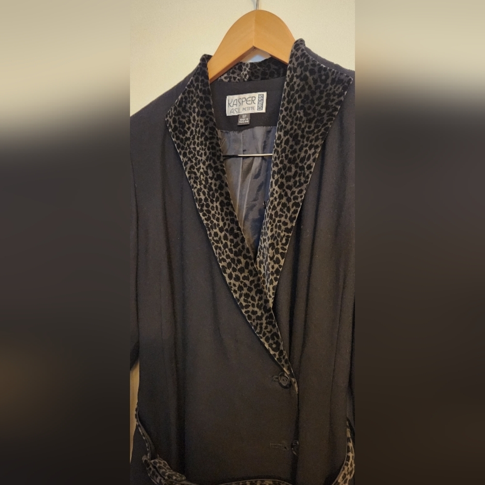 Kasper Elegant Black Long Sleeve Dress with Textured Trim - Picture 5 of 6